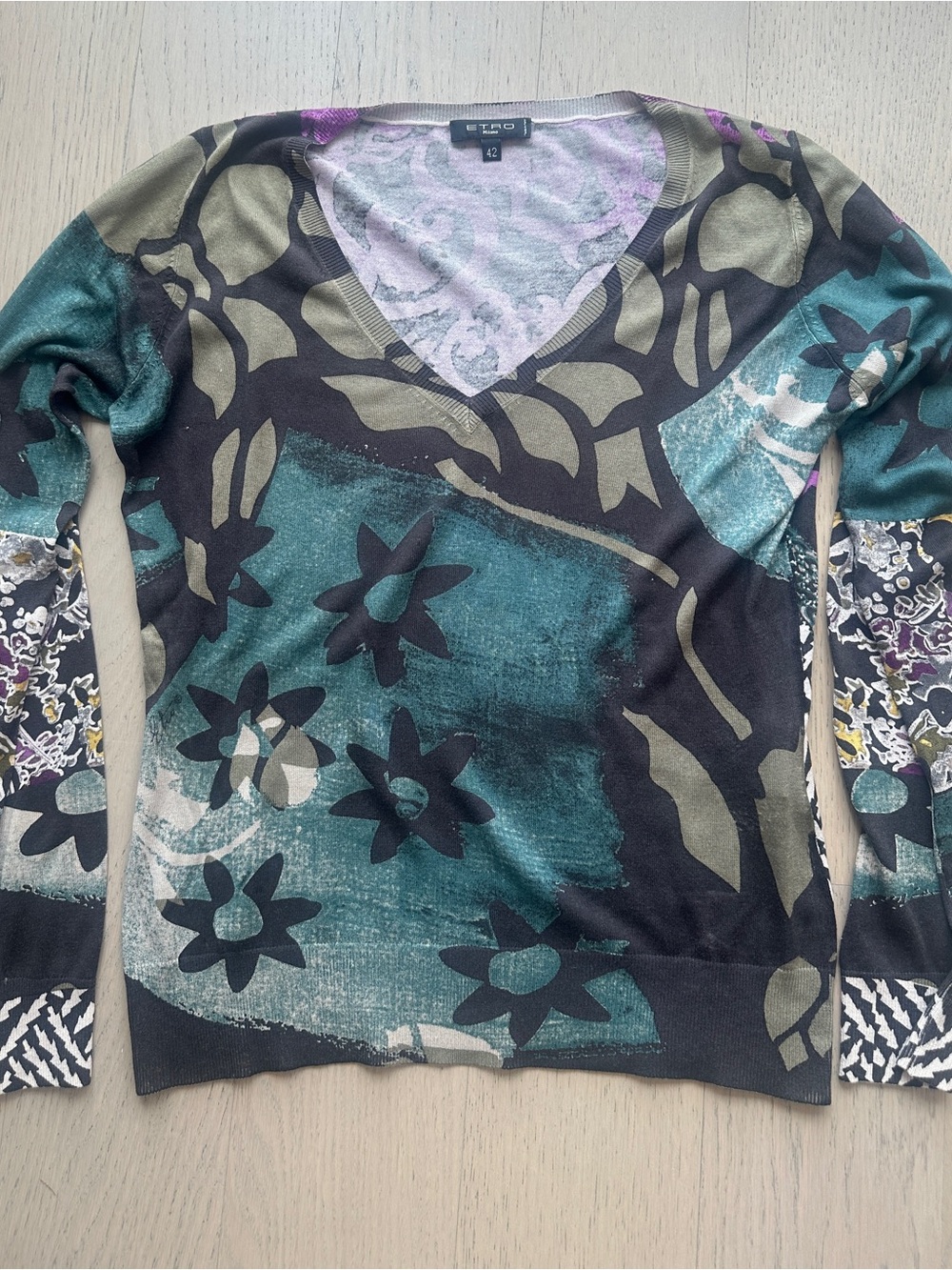 Etro Silk and Cashmere V-Neck Sweater - size 42